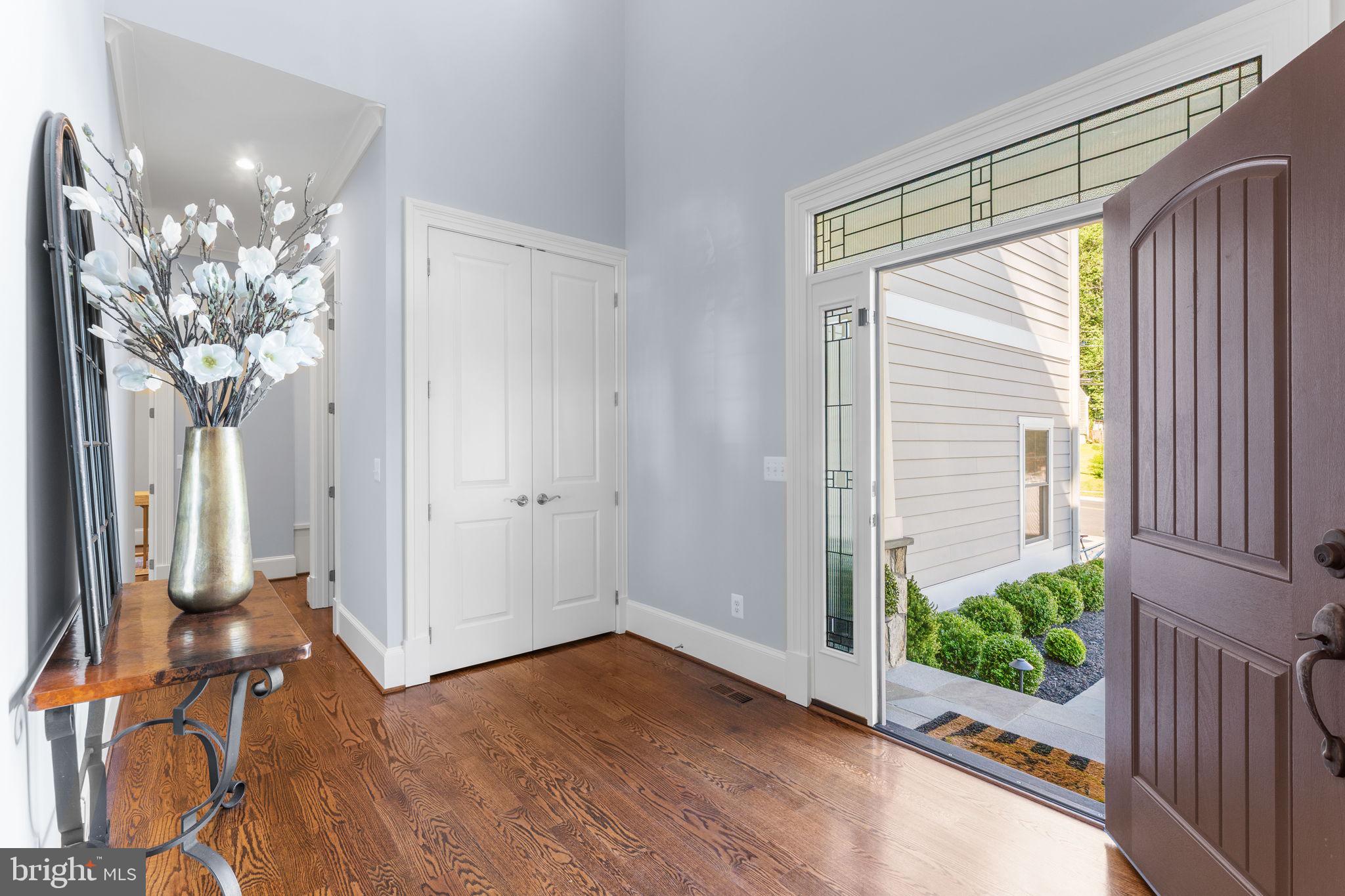 106 Tapawingo Road Southwest Vienna, VA 22180 - Photo 6 of 91