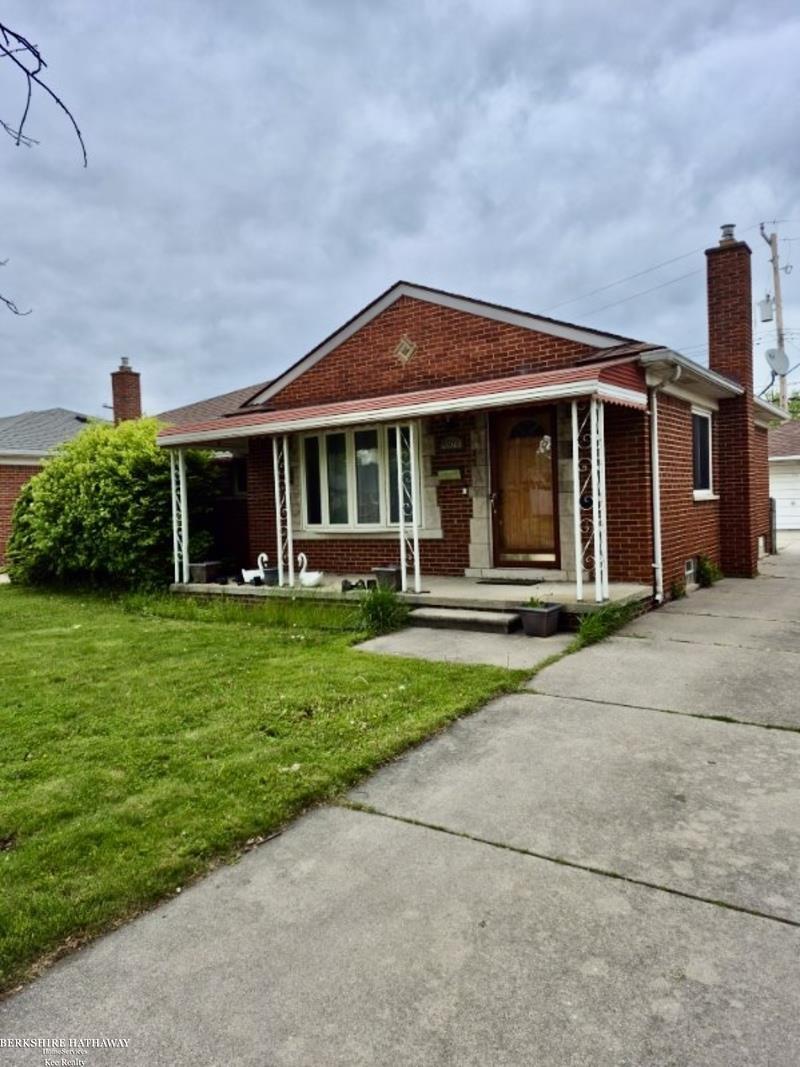 24524 Raven Avenue Eastpointe, MI 48021 - Photo 1 of 25