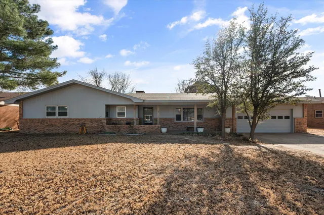 $235,000 | 214 Willowwood Lane, Levelland, TX 79336