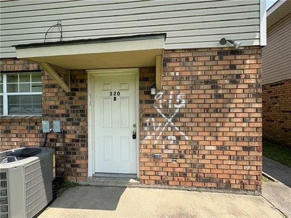 $1,000 | 320 West Liberaux Street, Unit B, Chalmette, LA 70043