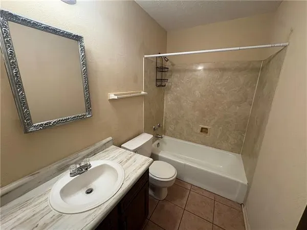 $1,000 | 320 West Liberaux Street, Unit B, Chalmette, LA 70043