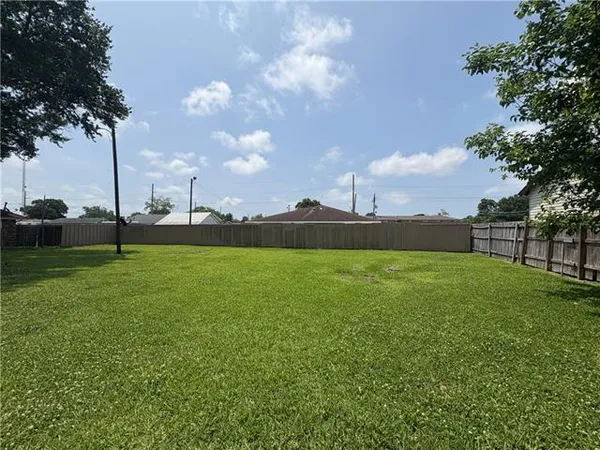 $1,000 | 320 West Liberaux Street, Unit B, Chalmette, LA 70043