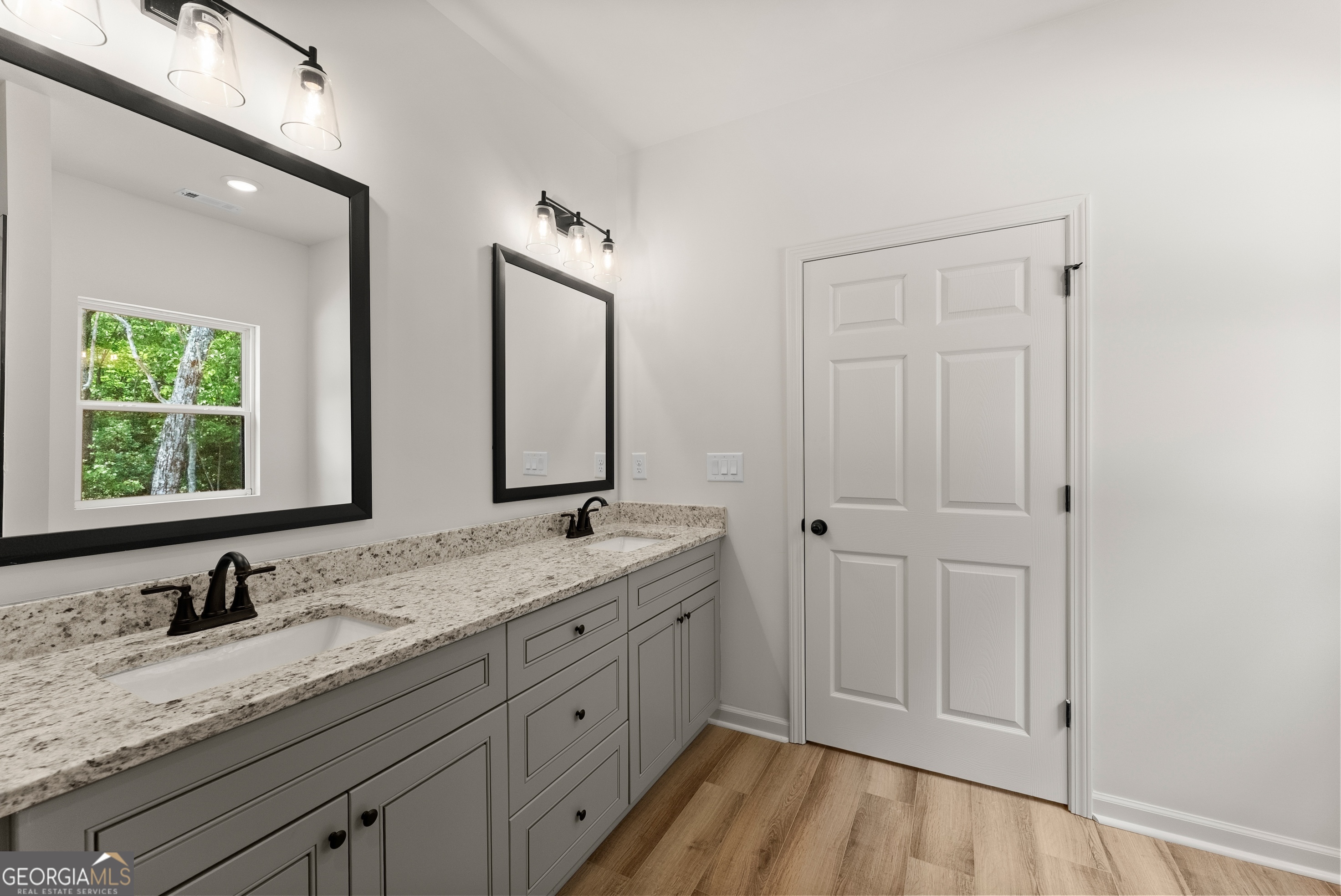 148 Chimney Ridge Cleveland, GA 30528 - Photo 20 of 39 Master Bath