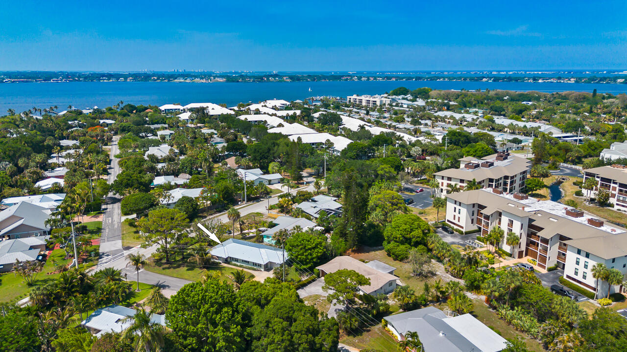 381 Southeast Edgewood Drive Stuart, FL 34996 - Photo 22 of 22 381 SE Edgewood Drive-4