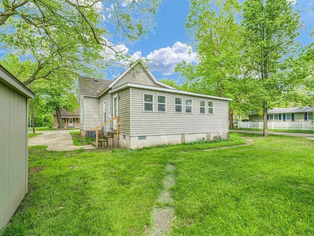 $168,500 | 413 East Lincoln Street, Monticello, IL 61856