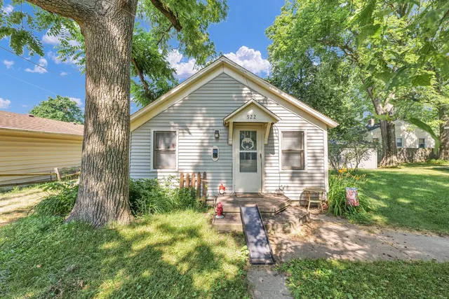 $168,500 | 413 East Lincoln Street, Monticello, IL 61856