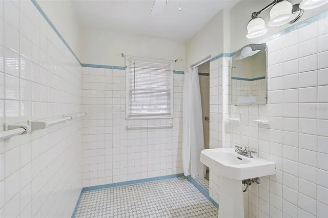 $2,450 | 1010 Indian Beach Drive, Sarasota, FL 34234