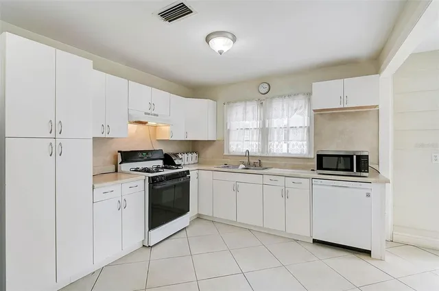 $2,450 | 1010 Indian Beach Drive, Sarasota, FL 34234