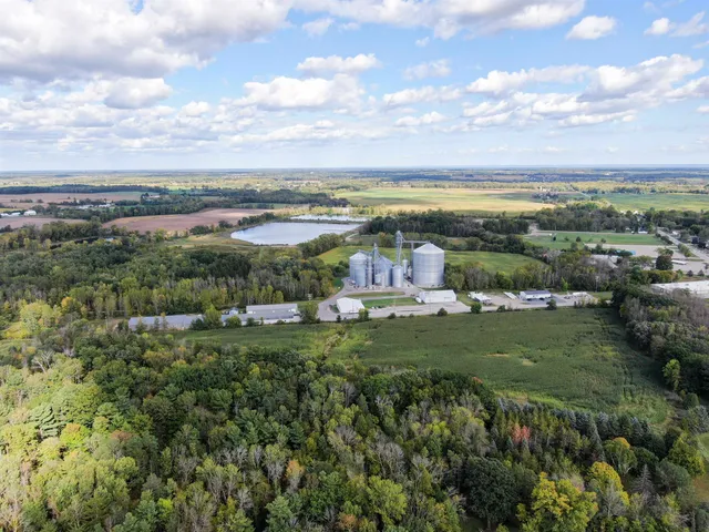 $1,799,900 | N2909 32 Pulaski Street, Pulaski, WI 54162