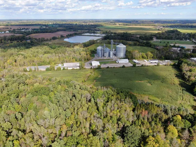 $1,799,900 | N2909 32 Pulaski Street, Pulaski, WI 54162