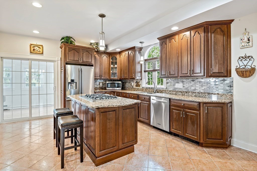 11 Dennis Road Malden, MA 02148 - Photo 10 of 39 Gallery Image 10