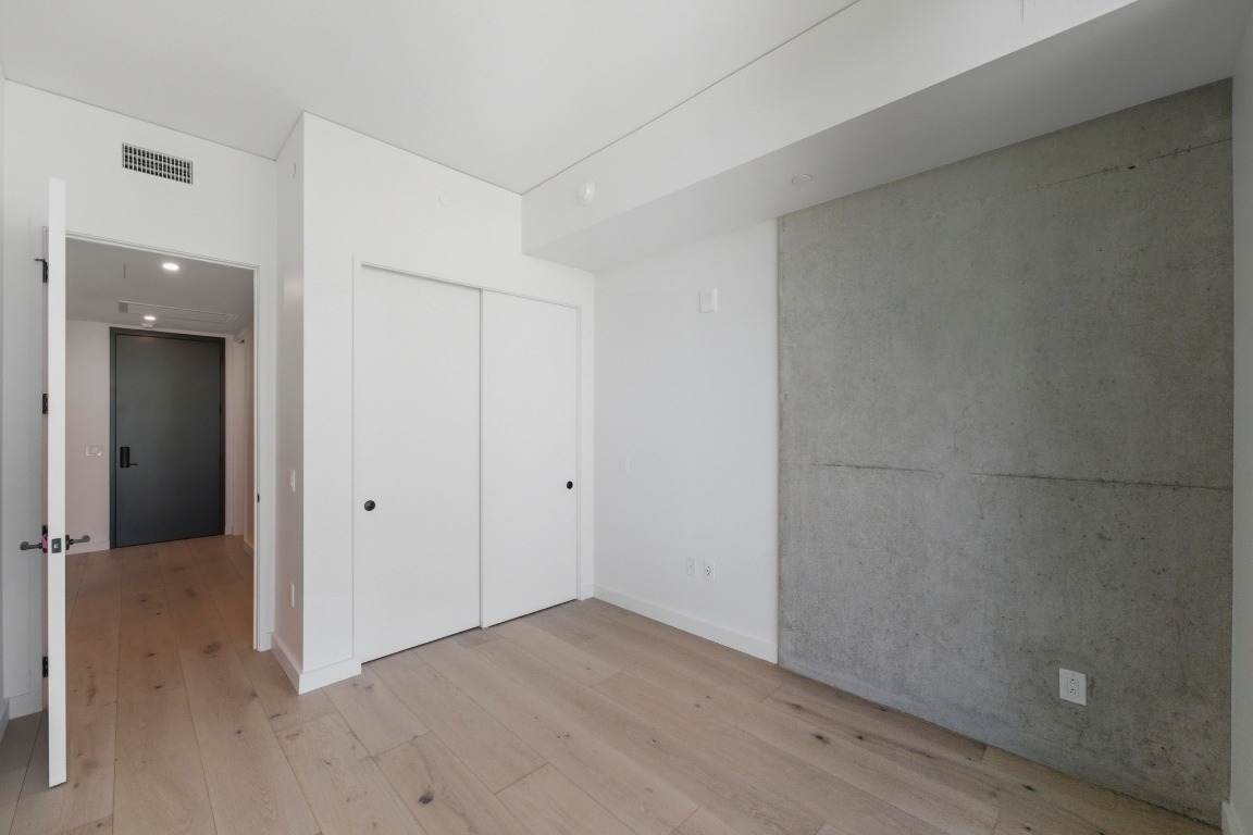 610 Davis Street, Unit 2710 Austin, TX 78701 - Photo 14 of 23 a view of an empty room