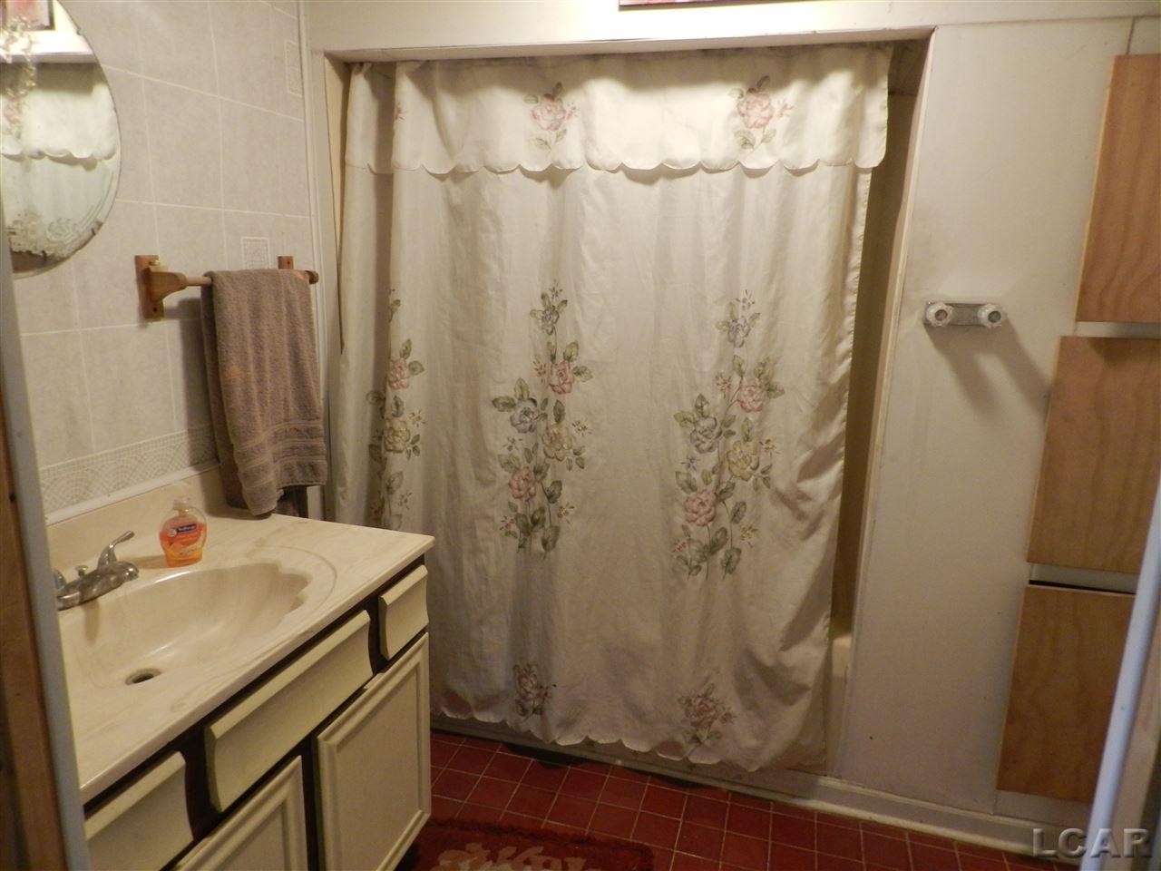 12253 Medina Road Hudson, MI 49247 - Photo 21 of 25 50021540-20.JPG