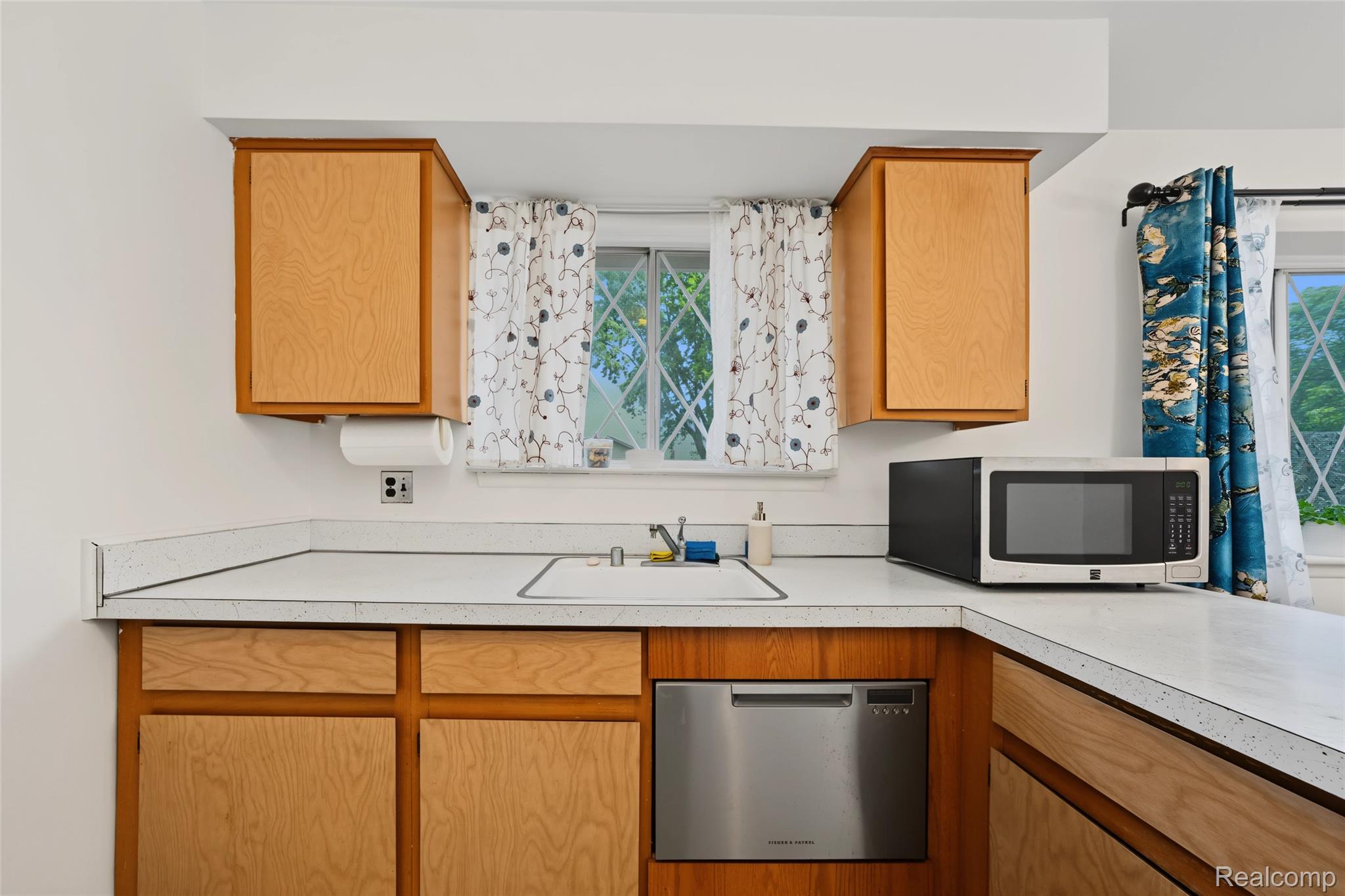 29289 Hayes Road, Unit F10 Warren, MI 48088 - Photo 22 of 40 22_Kitchen-3.jpeg