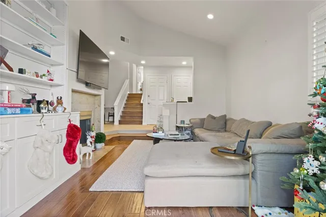 $8,600 | 19 Laguna Court, Manhattan Beach, CA 90266