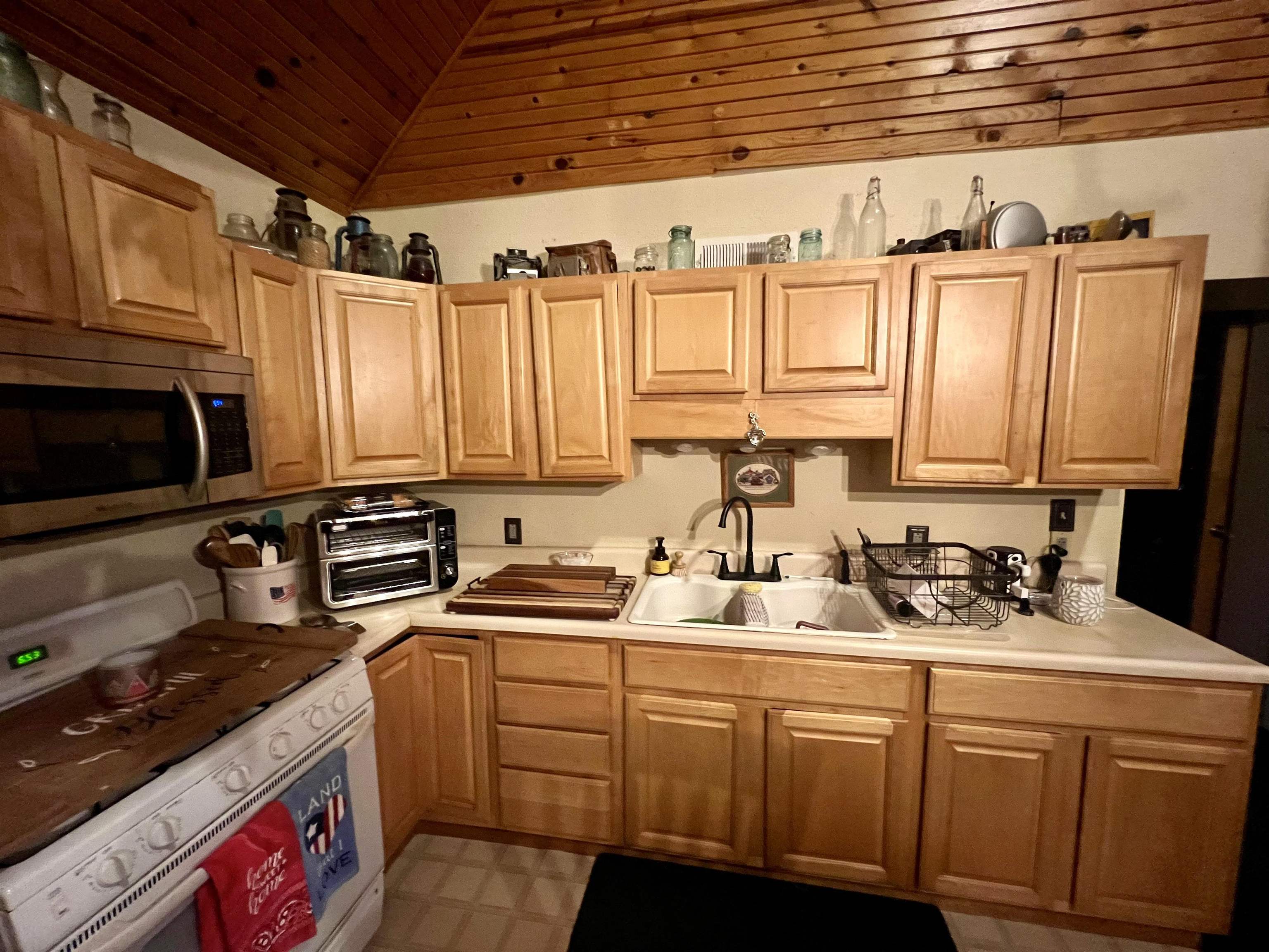 8410 East Pierce Road Ithaca, MI 48847 - Photo 14 of 40
