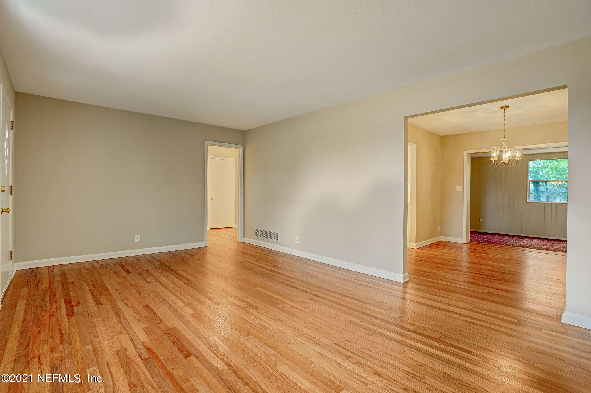 804 Acapulco Road Jacksonville, FL 32216 - Photo 7 of 31 Living Room 1