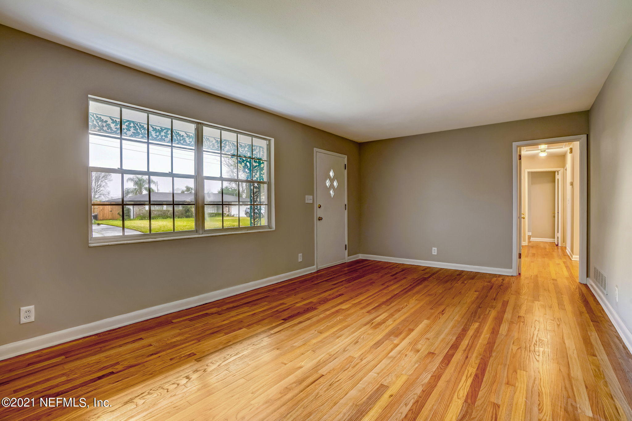 804 Acapulco Road Jacksonville, FL 32216 - Photo 8 of 31 Living Rm 2