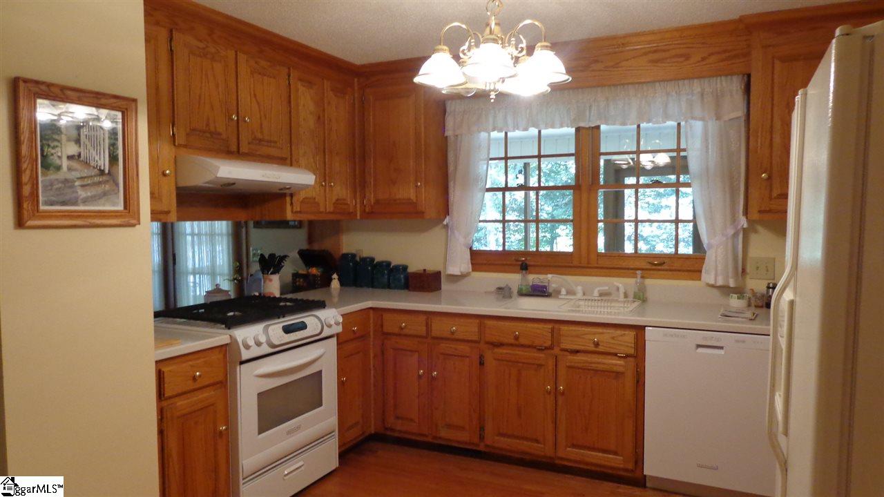 708 Hampton Road Liberty, SC 29657 - Photo 11 of 36