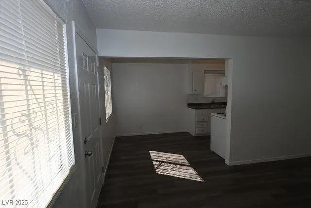 $850 | 715 North 11th Street, Unit 1, Las Vegas, NV 89101