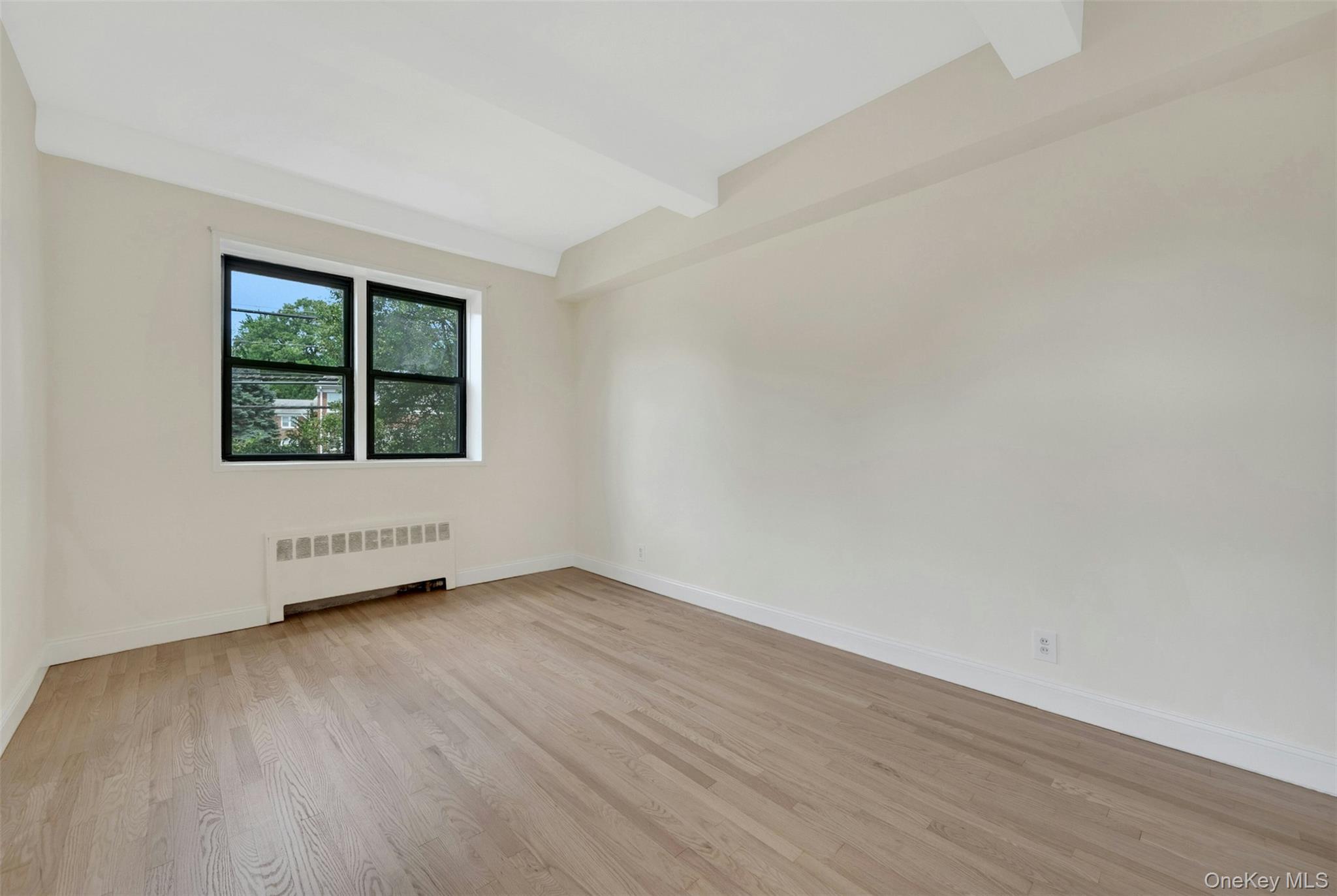 640 Pelham Road, Unit 1D New Rochelle, NY 10805 - Photo 20 of 32 Primary Bedroom