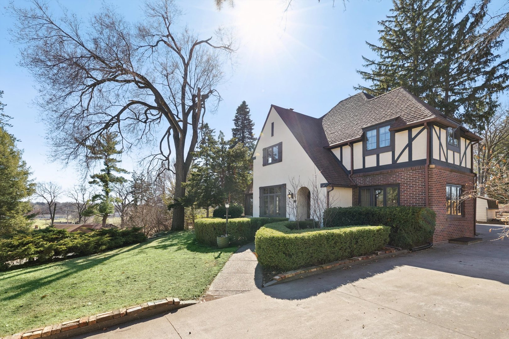 716 Terrace Drive Clinton, IA 52732 - Photo 12 of 78 front view of a house with a garden
