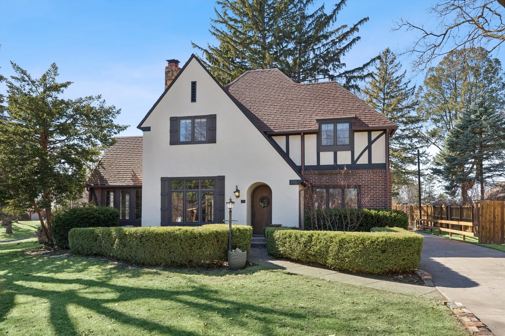 716 Terrace Drive Clinton, IA 52732 - Photo 13 of 78 a front view of a house with a yard
