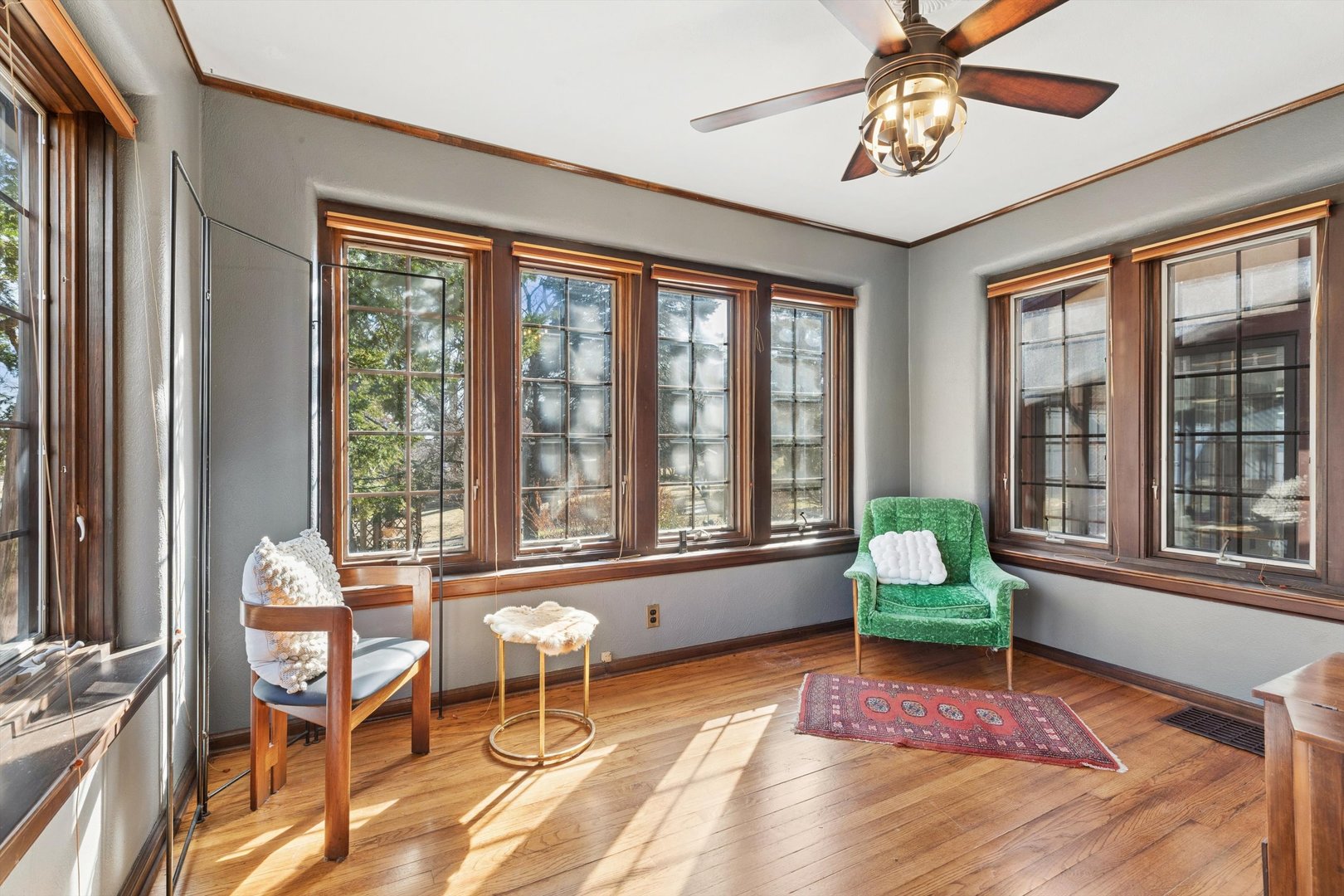 716 Terrace Drive Clinton, IA 52732 - Photo 24 of 78 a living room with furniture and a window