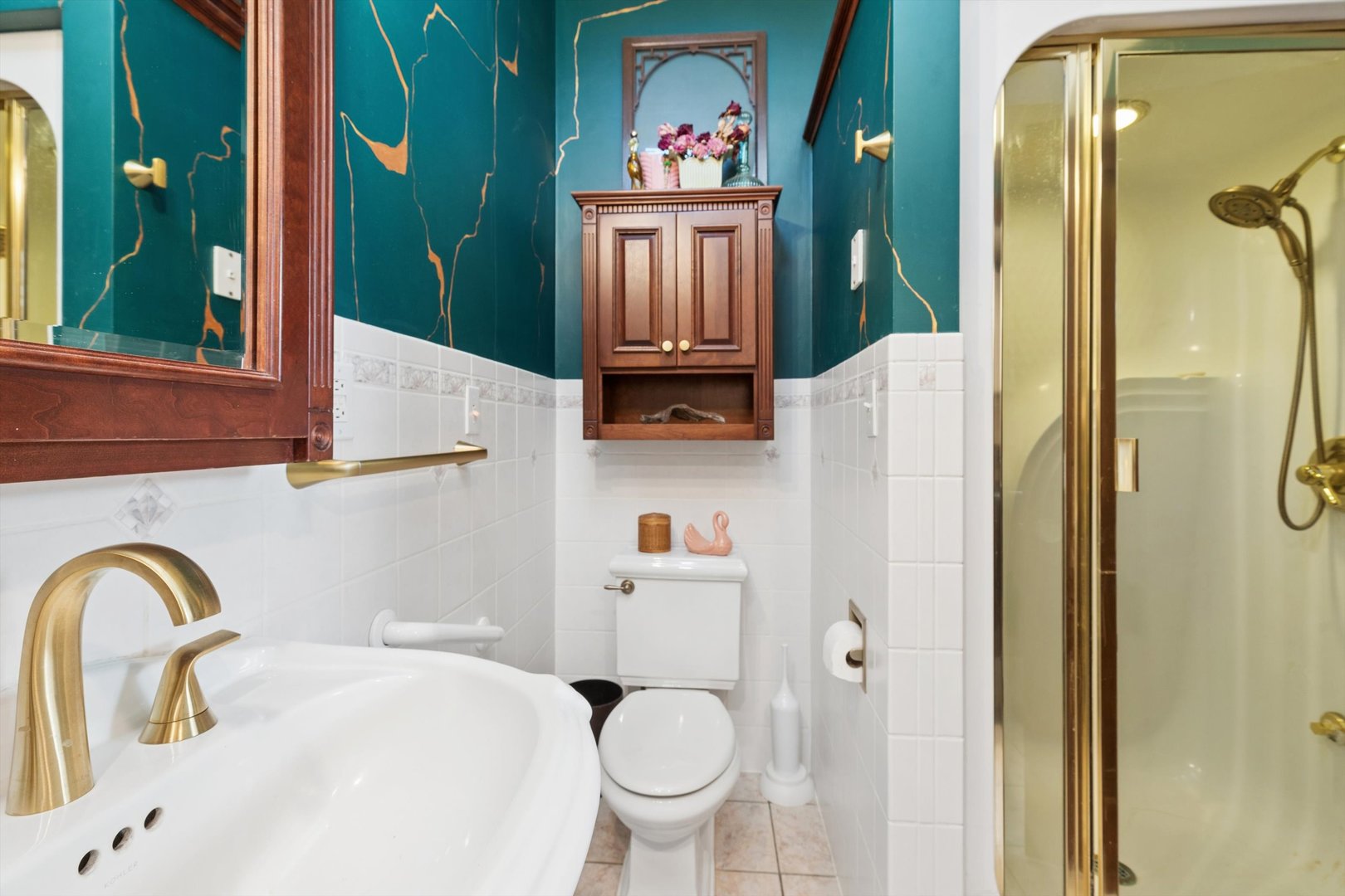 716 Terrace Drive Clinton, IA 52732 - Photo 38 of 78 a bathroom with a sink a toilet and shower