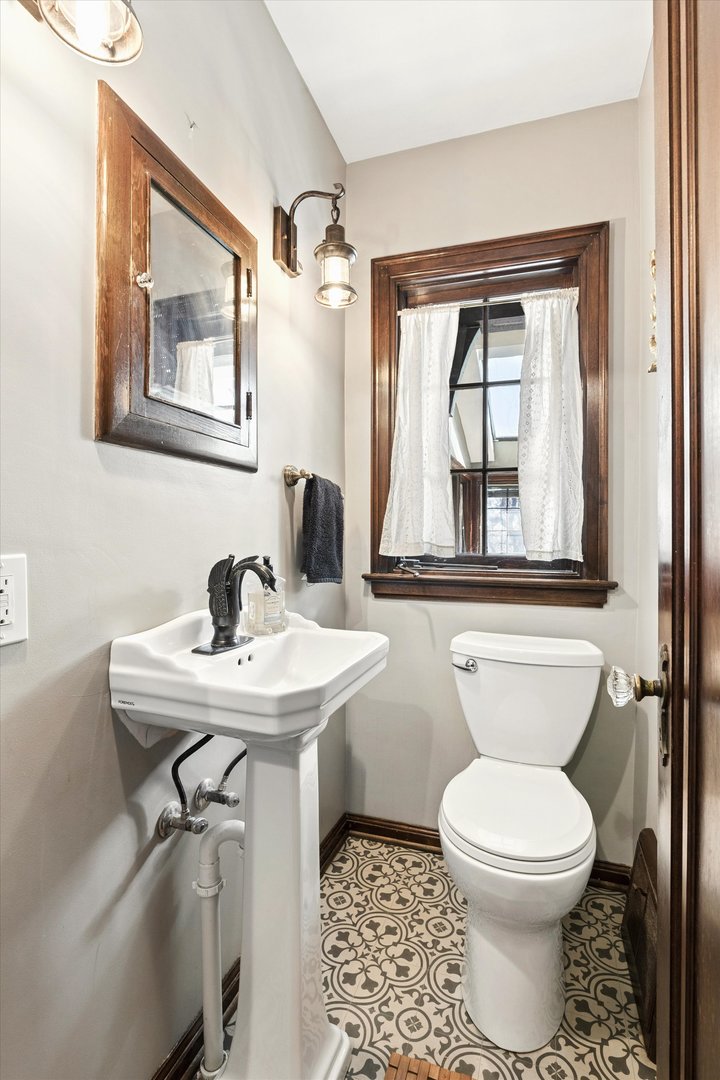 716 Terrace Drive Clinton, IA 52732 - Photo 48 of 78 a bathroom with a toilet a sink and a mirror