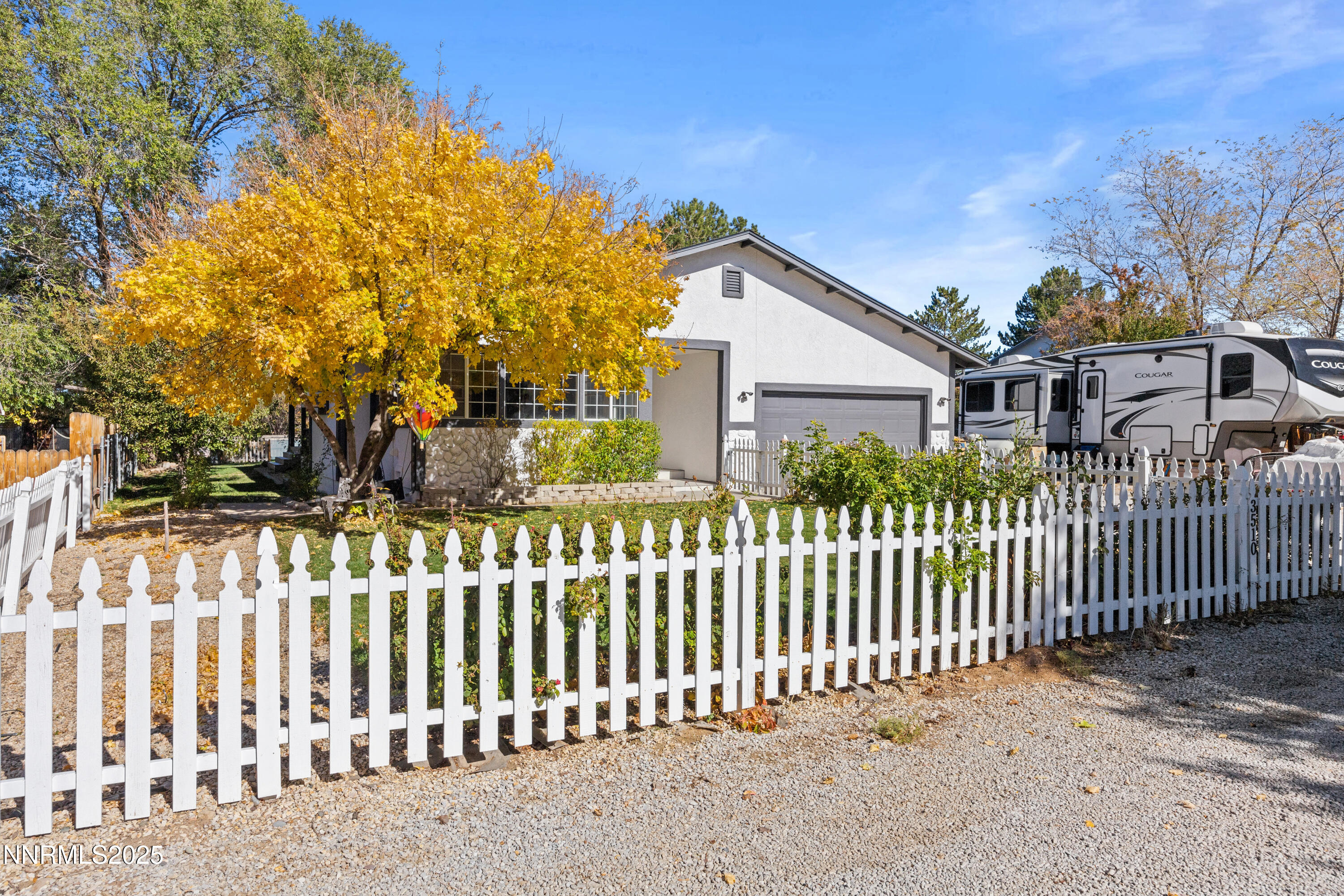 3510 Comstock Drive Reno, NV 89512 - Photo 4 of 37 a view of a wooden fence