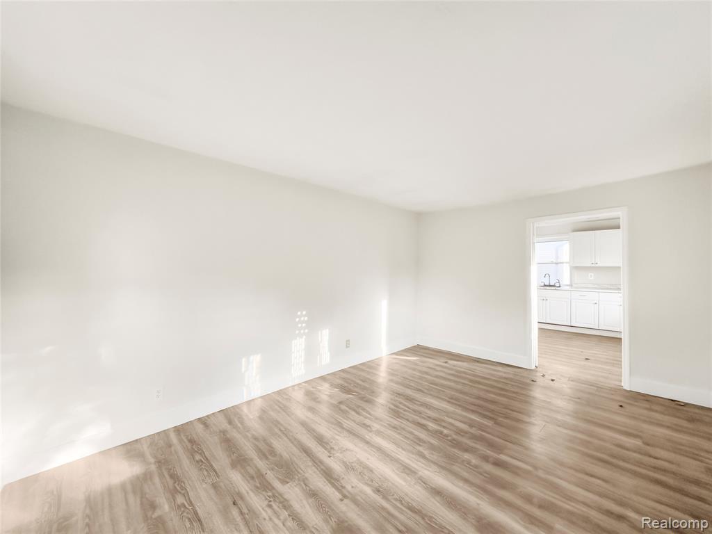 2372 Meadow Street Flushing, MI 48433 - Photo 4 of 17