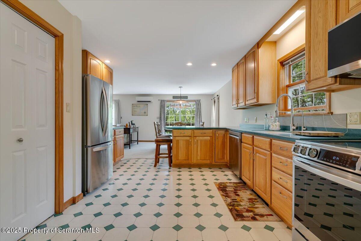 86 Paupack Point Road Hawley, PA 18428 - Photo 18 of 50 18 Kitchen