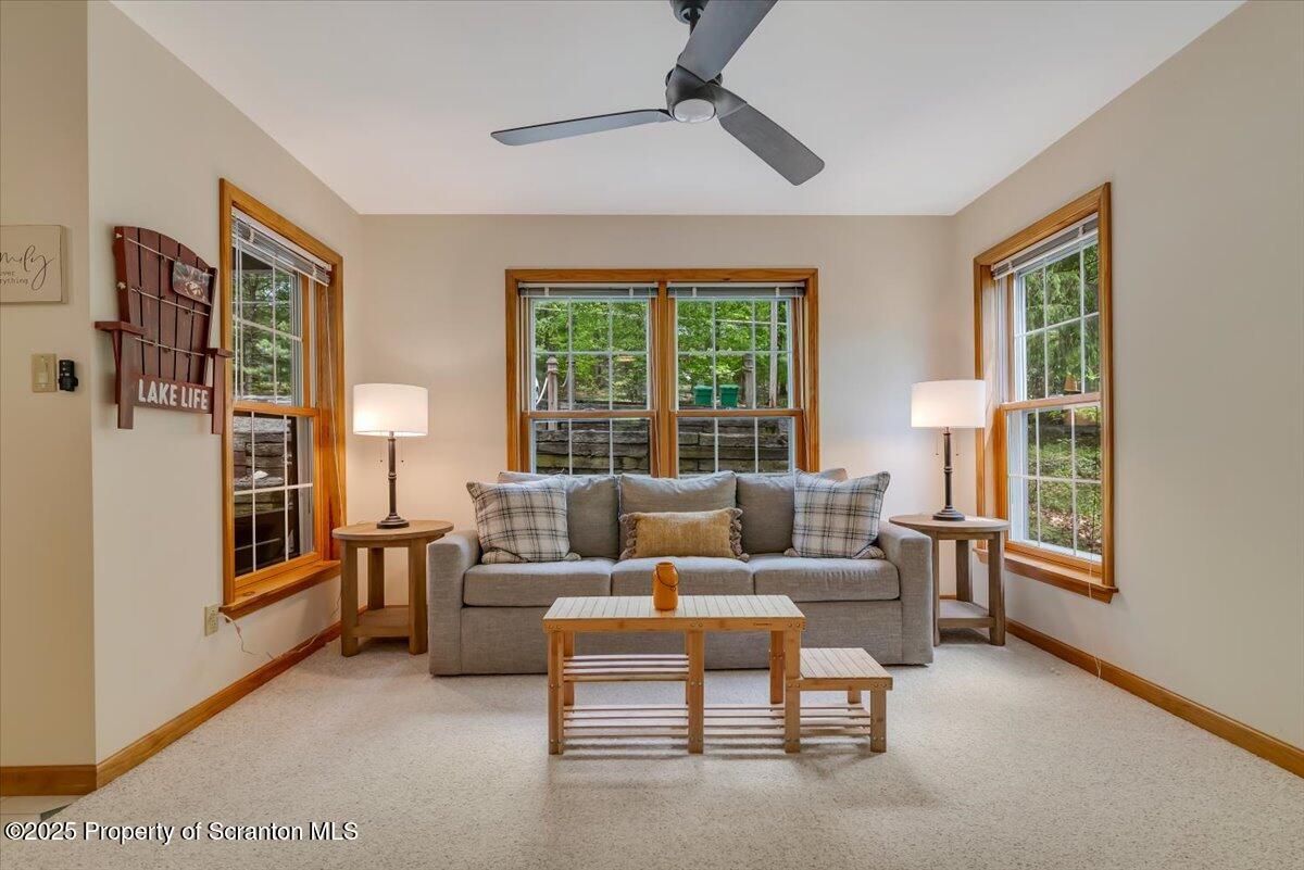 86 Paupack Point Road Hawley, PA 18428 - Photo 20 of 50 20 Family Room