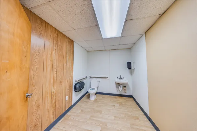 an empty room with closet and mirror