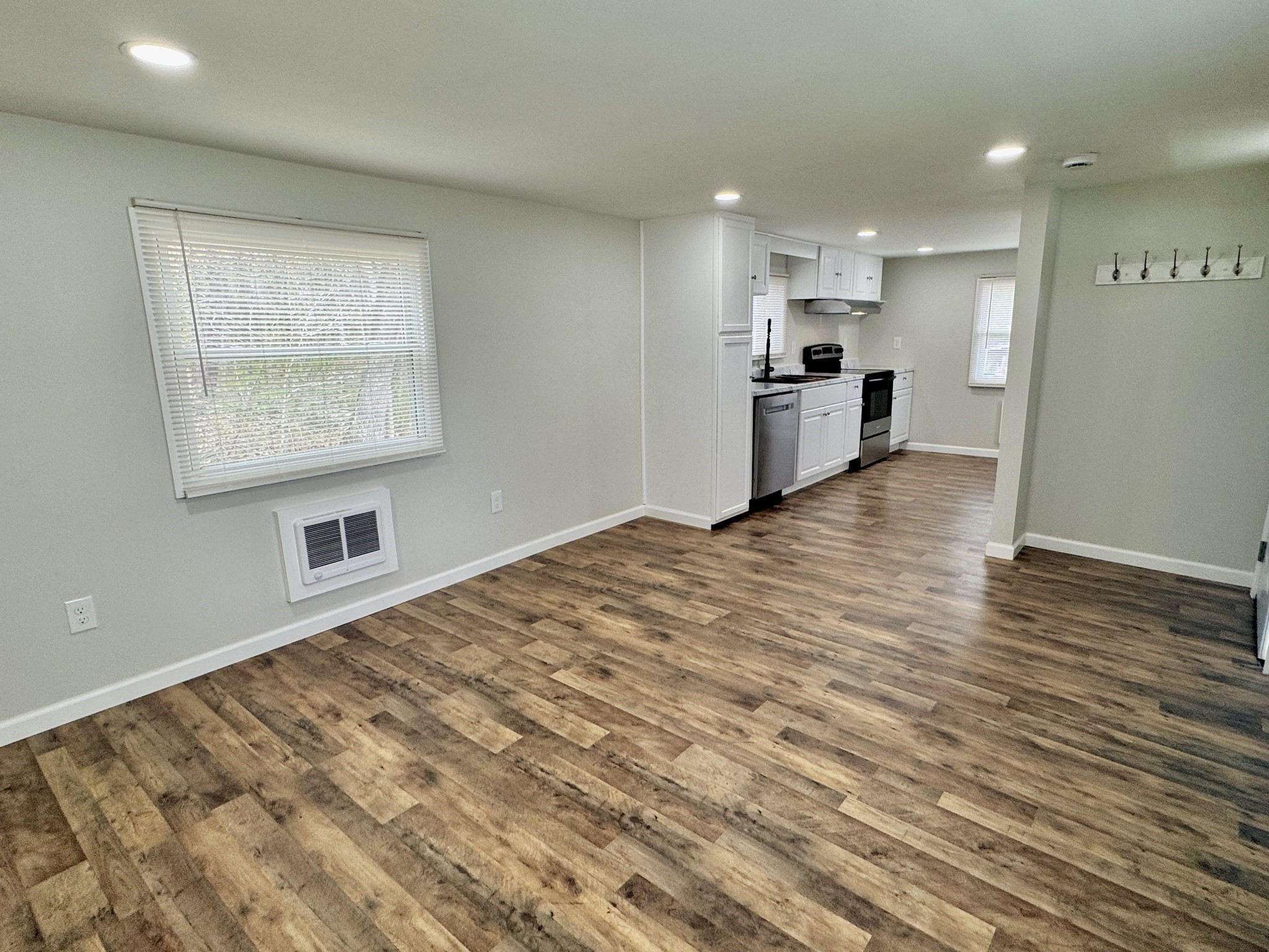 868 Southampton Road, Unit 76 Westfield, MA 01085 - Photo 4 of 19 Gallery Image 4