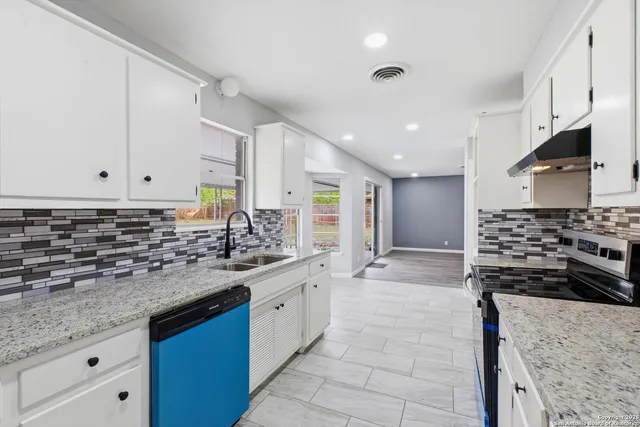 $278,000 | 413 Cloudmont Drive, Windcrest, TX 78239