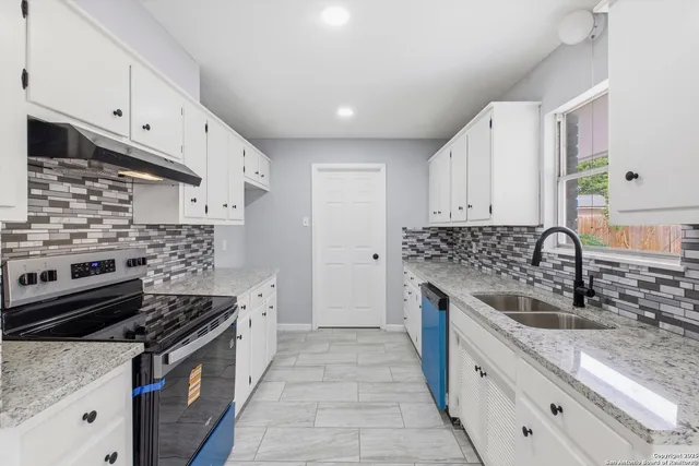 $278,000 | 413 Cloudmont Drive, Windcrest, TX 78239