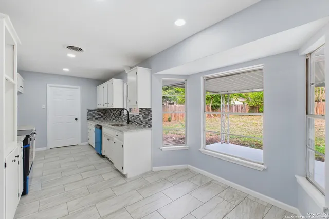 $278,000 | 413 Cloudmont Drive, Windcrest, TX 78239