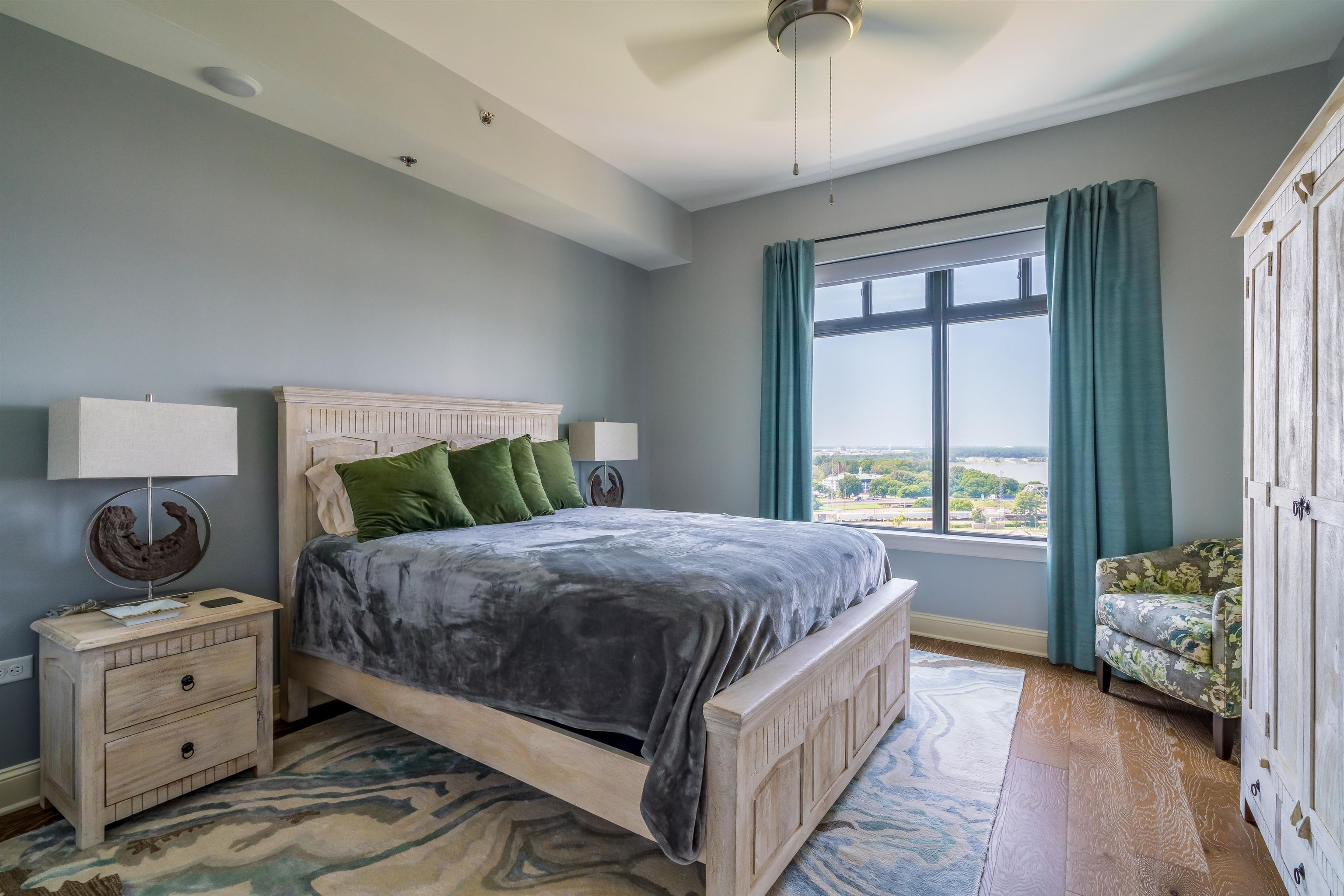 717 Riverside Drive, Unit PH2 Memphis, TN 38103 - Photo 23 of 25 a bedroom with a bed and a window