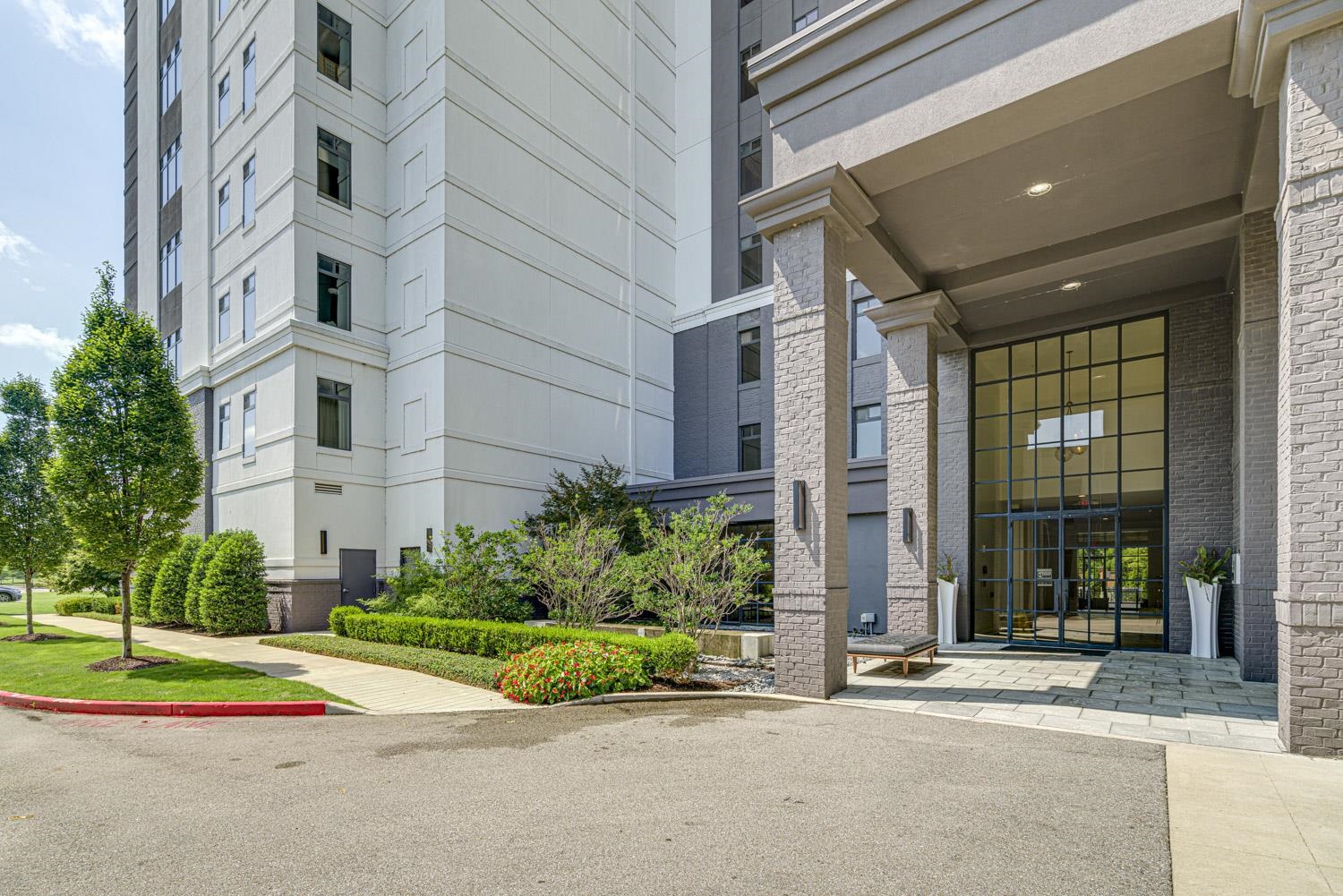 717 Riverside Drive, Unit PH2 Memphis, TN 38103 - Photo 3 of 25