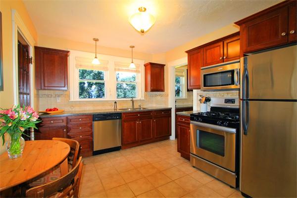 417 Albemarle Road, Unit 2 Newton, MA 02460 - Photo 3 of 18
