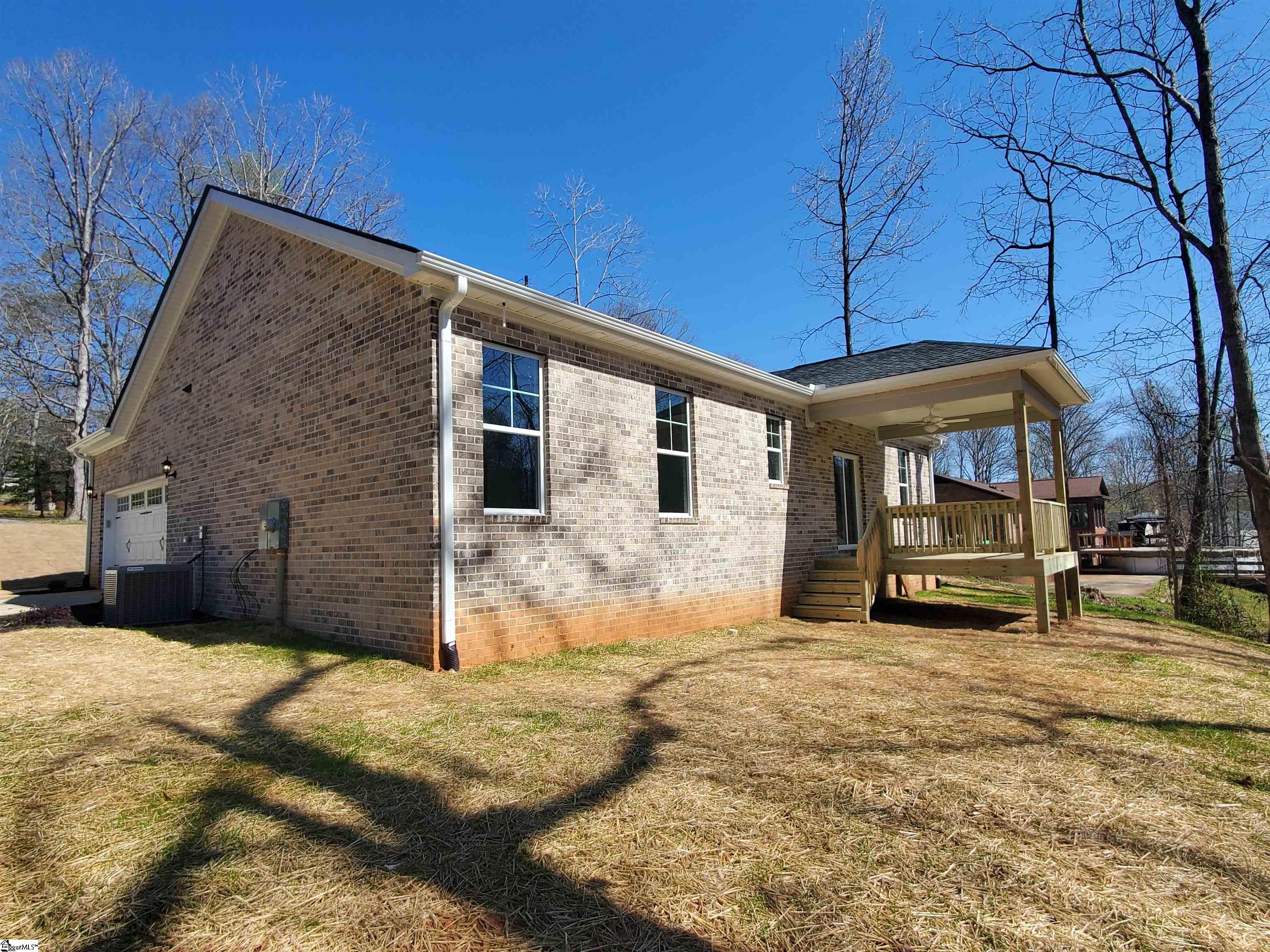 408 Hillandale Road Liberty, SC 29657 - Photo 4 of 31 Gallery Image 4