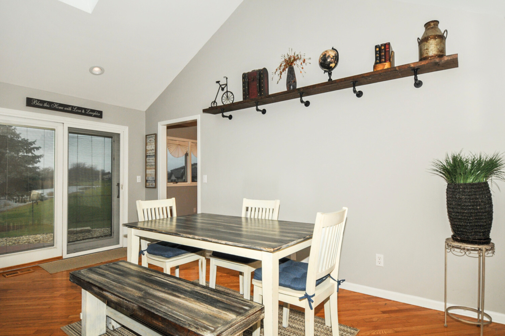 809 Longlane Road New Lenox, IL 60451 - Photo 4 of 22 a living room with a table and chairs