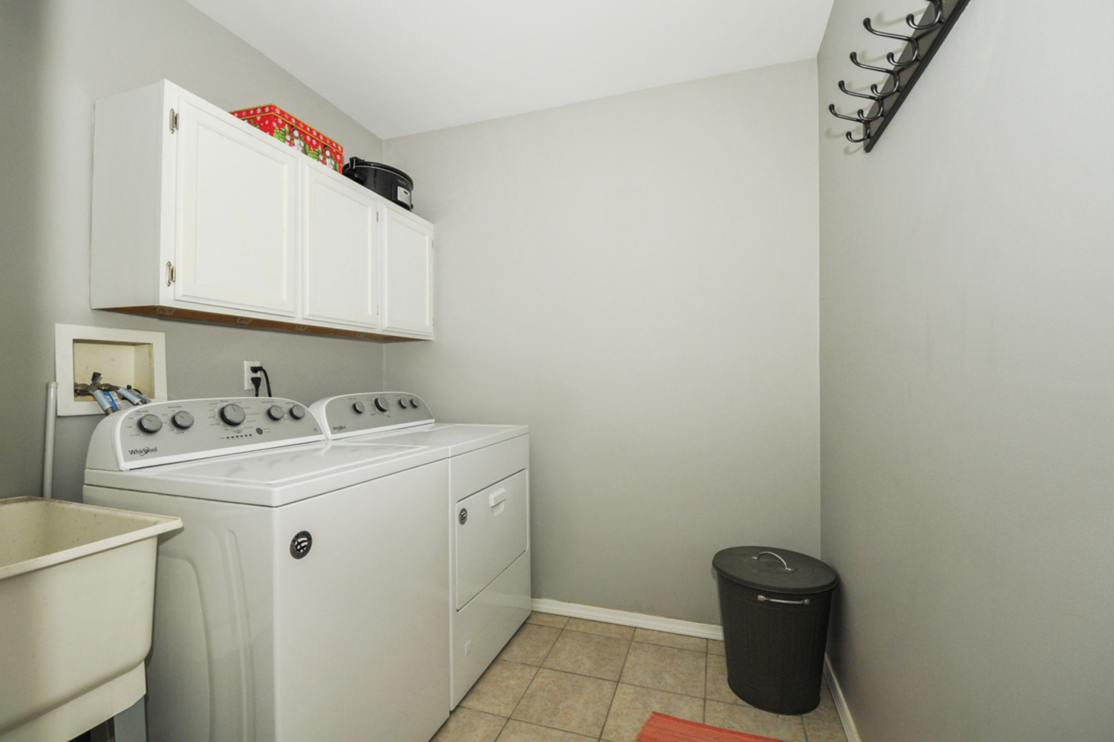 809 Longlane Road New Lenox, IL 60451 - Photo 7 of 22 a utility room with dryer and washer
