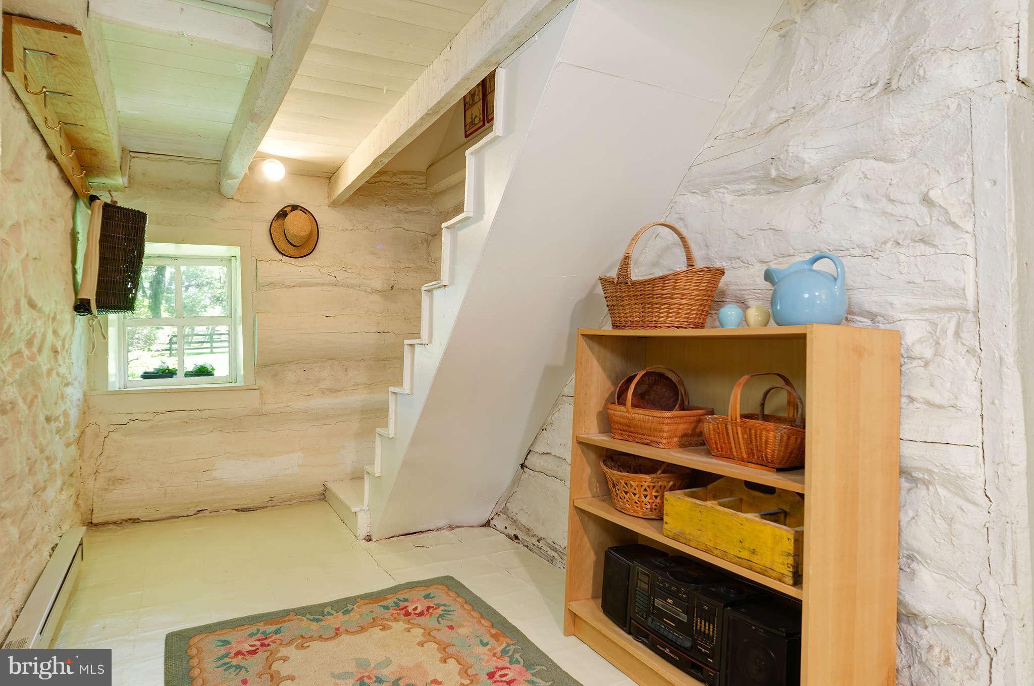 36004 Bell Road Round Hill, VA 20141 - Photo 11 of 30 Interior (General)