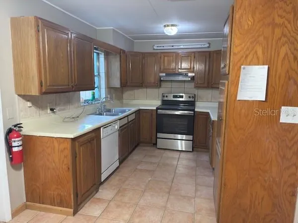 $2,500 | 4409 West Varn Avenue, Tampa, FL 33616