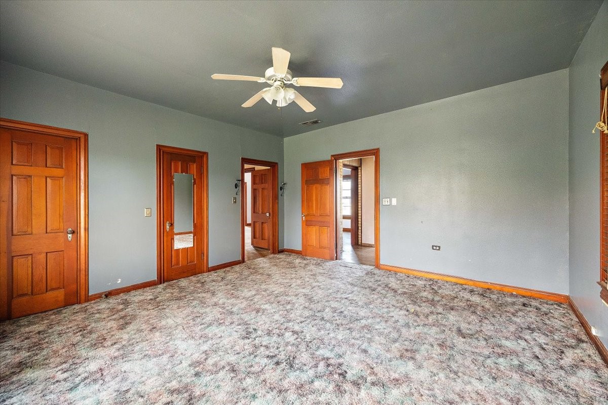 370 Austin Street Timpson, TX 75975 - Photo 18 of 30 a view of an empty room with window