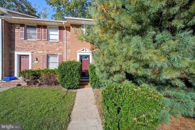 a view of a pathway with a house