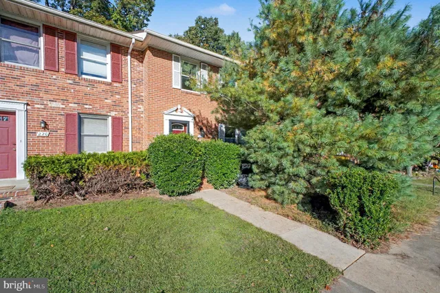 a view of a back yard of the house